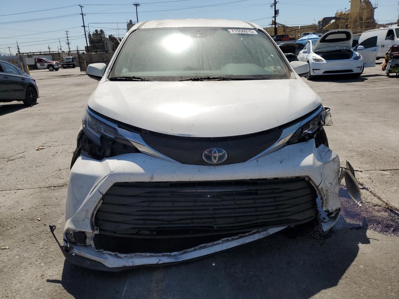 2021 TOYOTA SIENNA LE photo 5