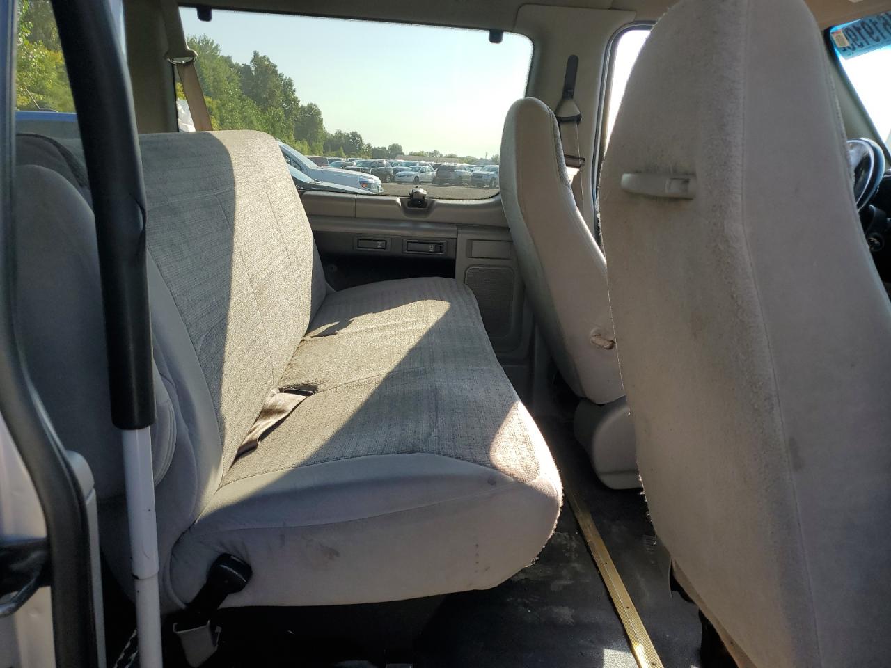 2000 FORD ECONOLINE E350 SUPER DUTY WAGON photo 11