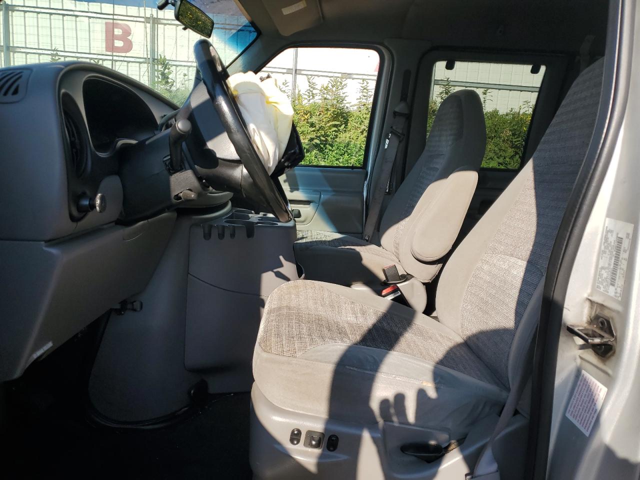 2000 FORD ECONOLINE E350 SUPER DUTY WAGON photo 7