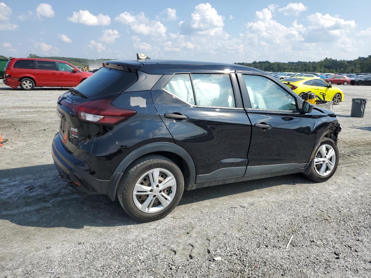 2021 NISSAN KICKS S photo 3