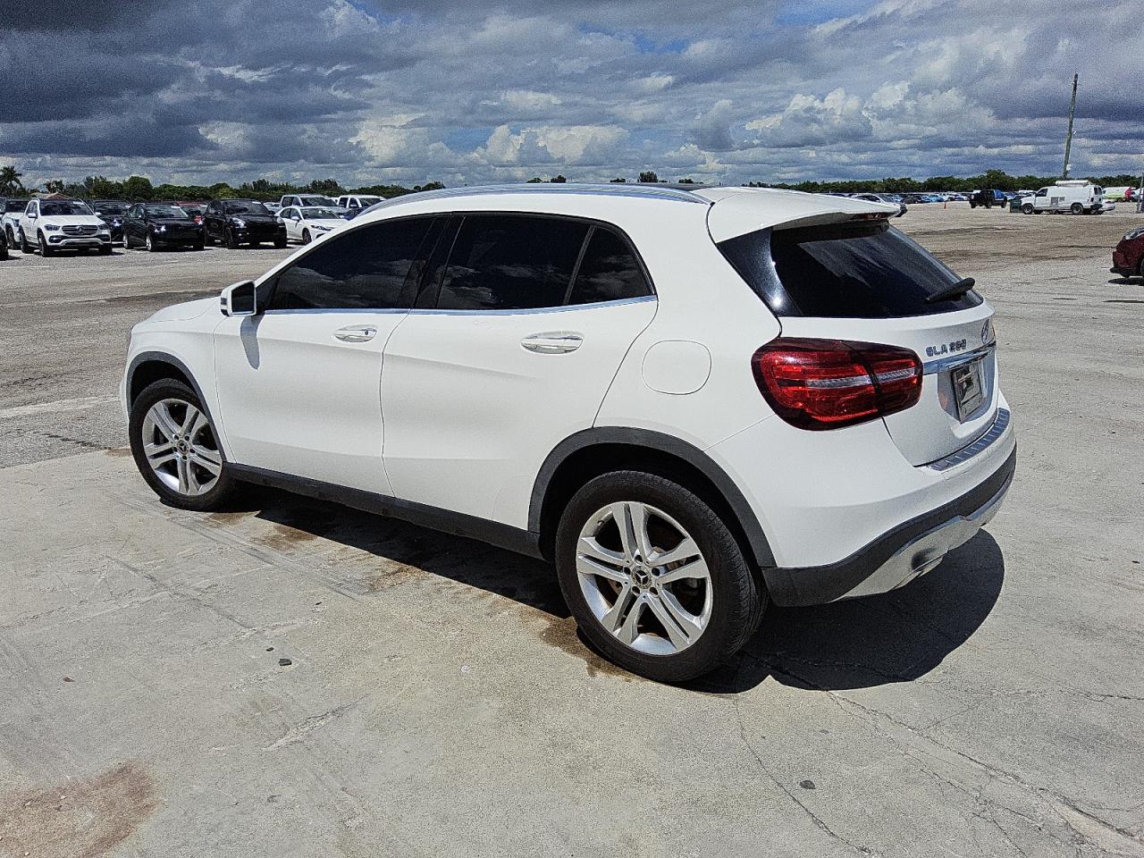 2019 MERCEDES-BENZ GLA 250 photo 2