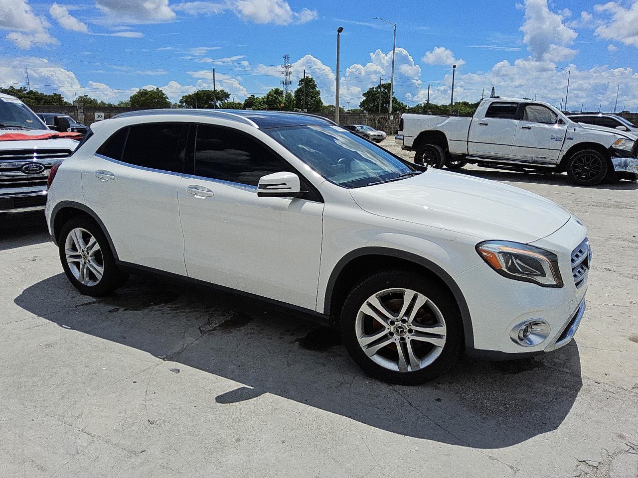 2019 MERCEDES-BENZ GLA 250 photo 4