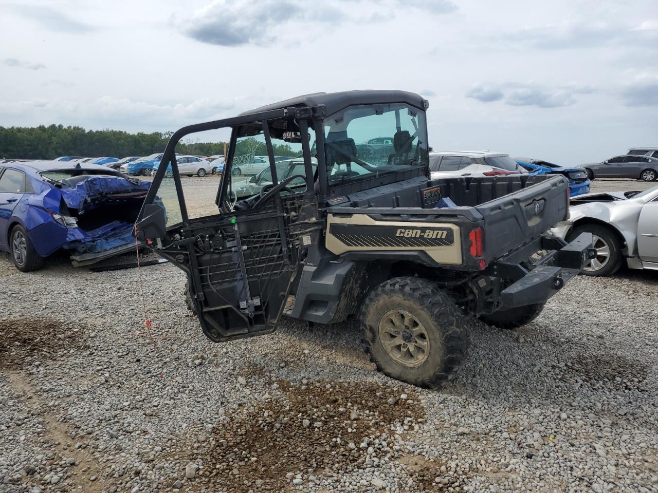 2023 CAN-AM DEFENDER photo 5