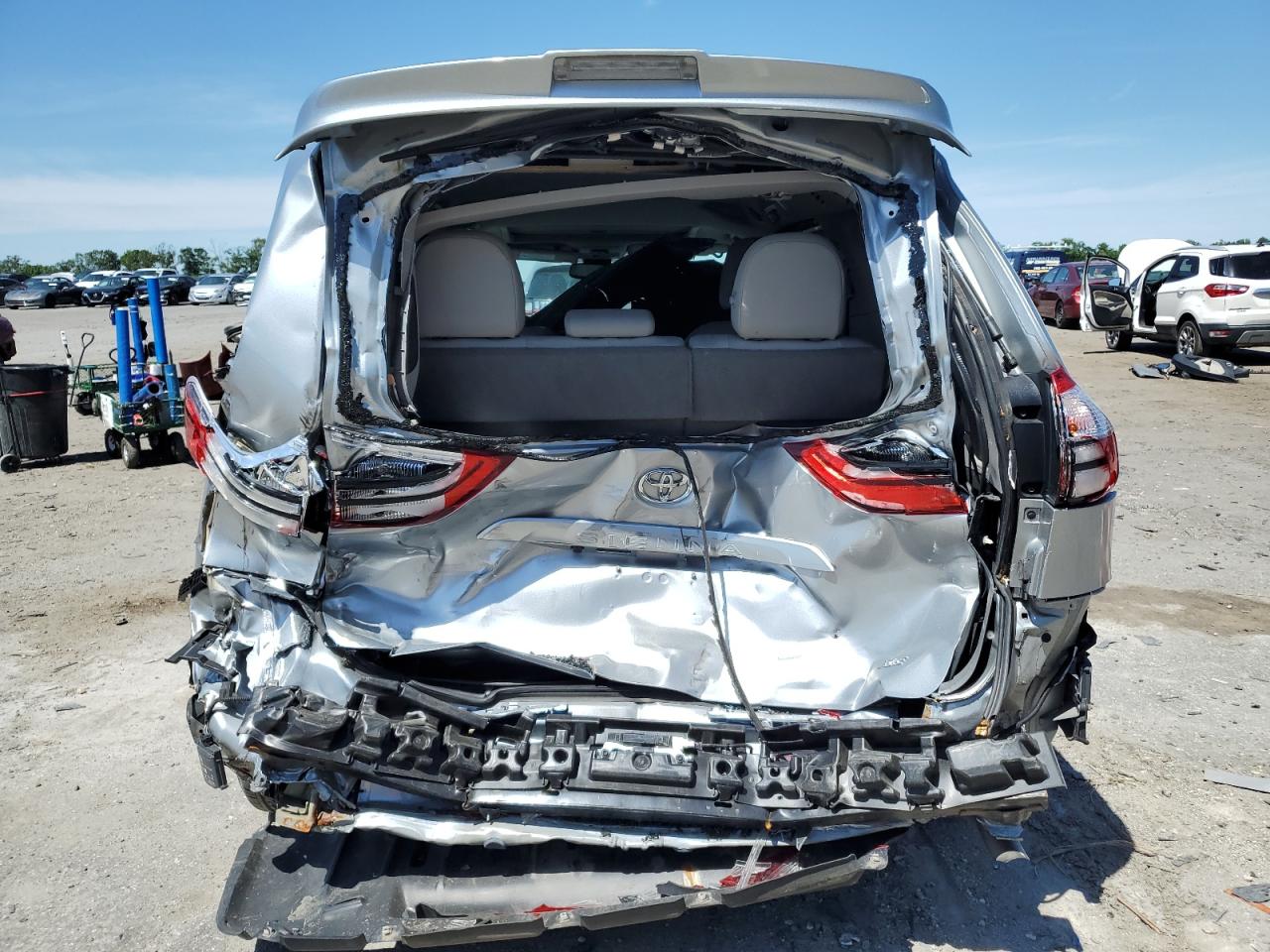 2020 TOYOTA SIENNA XLE 8-PASSENGER photo 16