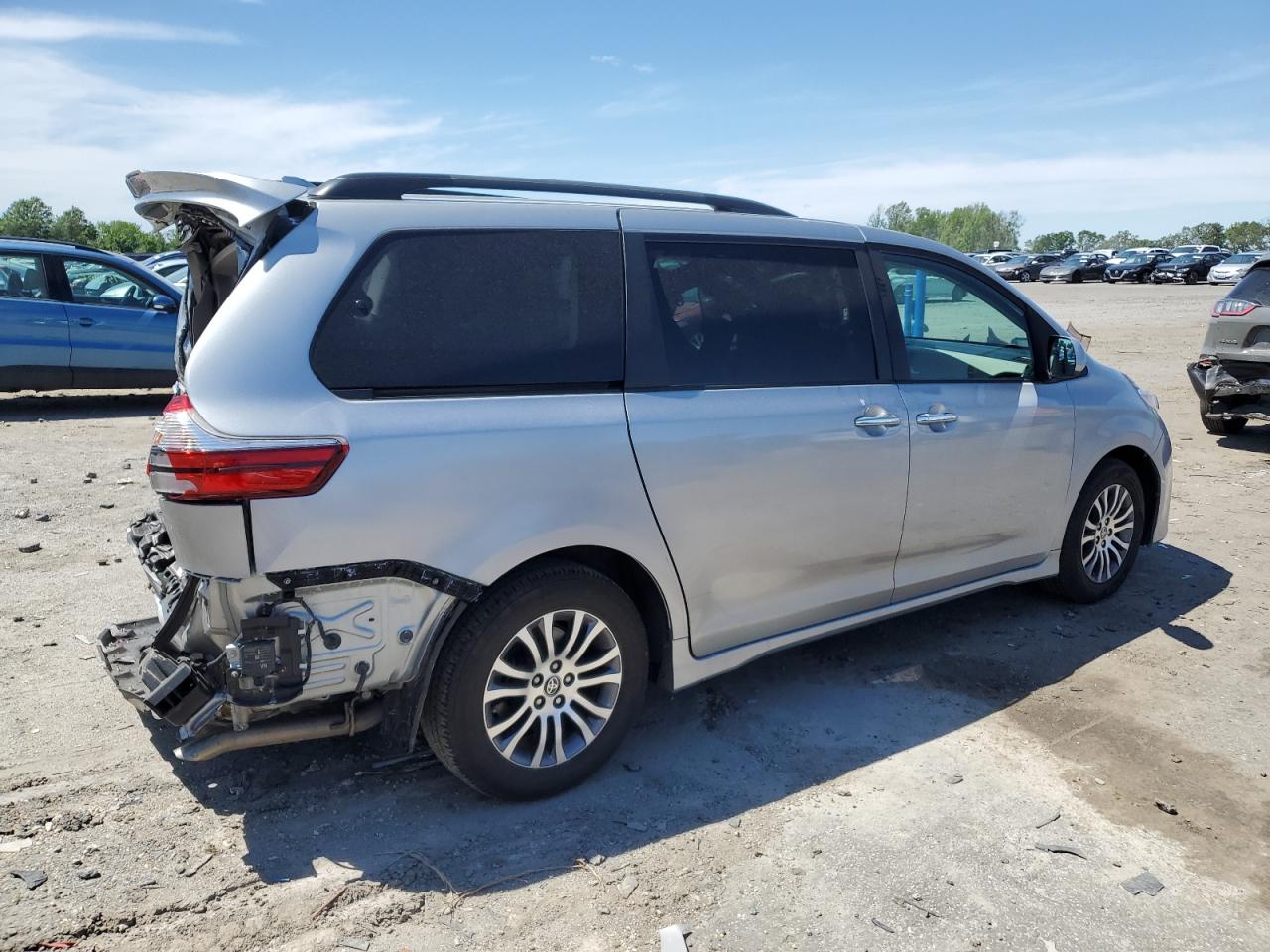 2020 TOYOTA SIENNA XLE 8-PASSENGER photo 7
