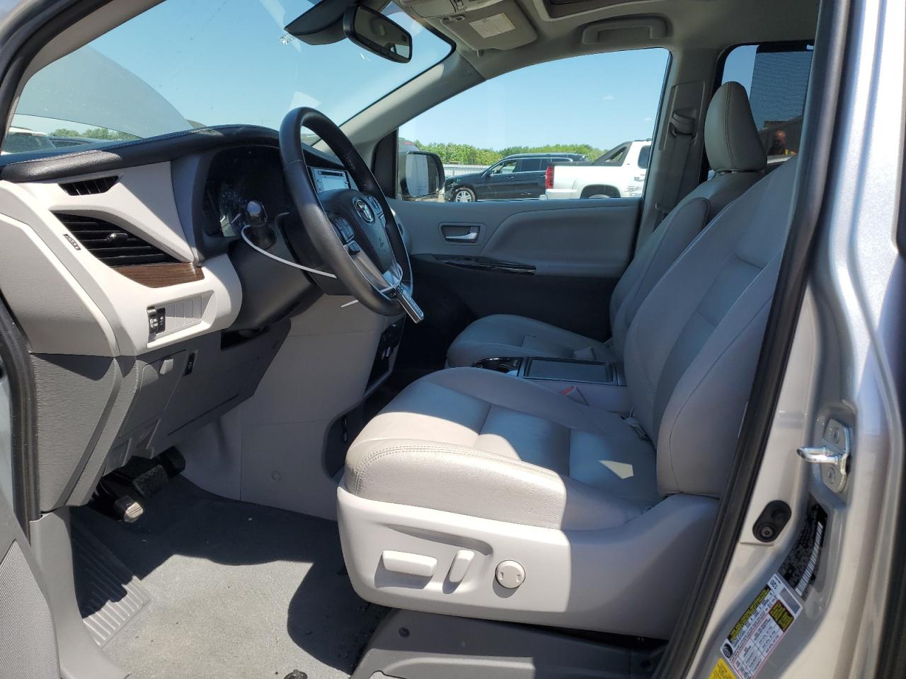 2020 TOYOTA SIENNA XLE 8-PASSENGER photo 19