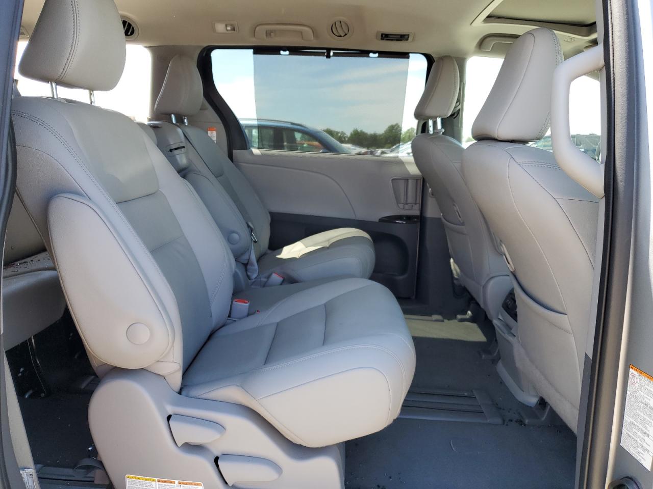 2020 TOYOTA SIENNA XLE 8-PASSENGER photo 31