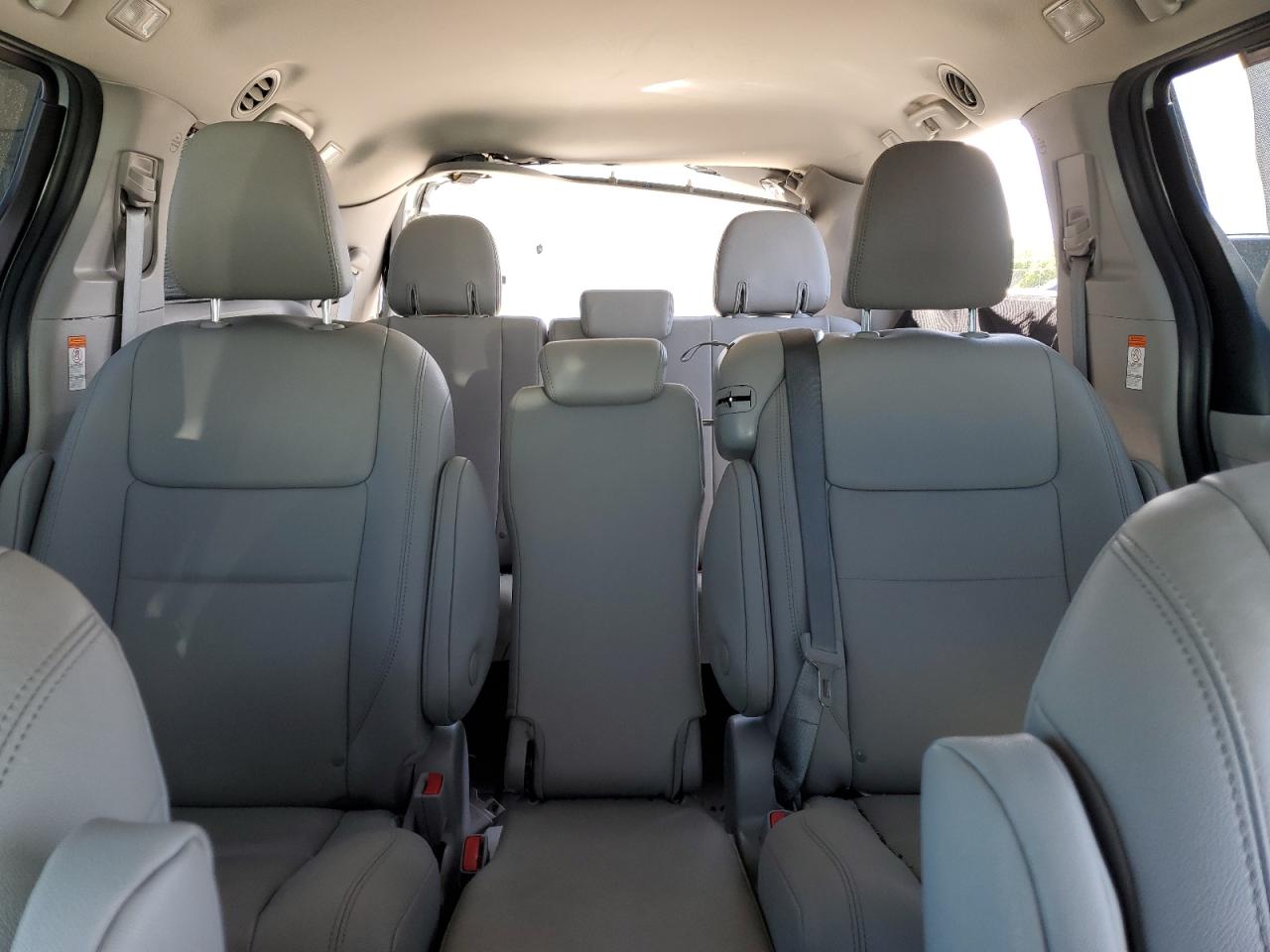 2020 TOYOTA SIENNA XLE 8-PASSENGER photo 28