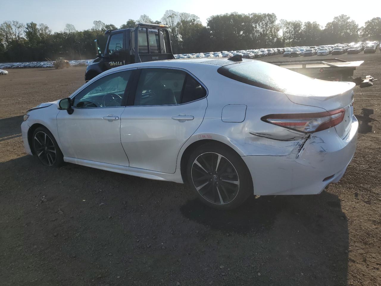 2018 TOYOTA CAMRY XSE photo 2
