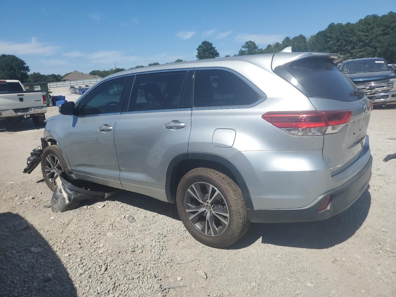 2018 TOYOTA HIGHLANDER LE photo 4
