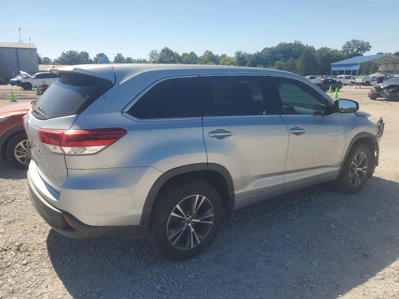 2018 TOYOTA HIGHLANDER LE photo 7