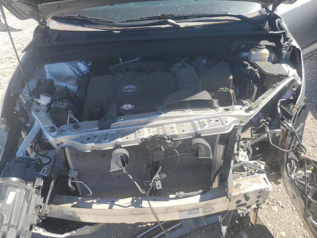 2018 TOYOTA HIGHLANDER LE photo 34