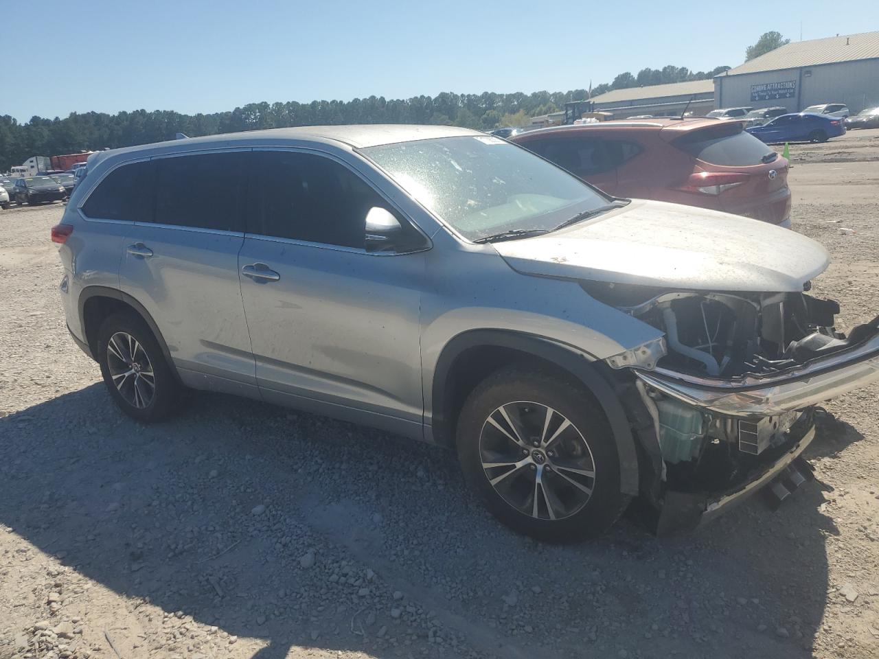 2018 TOYOTA HIGHLANDER LE photo 10