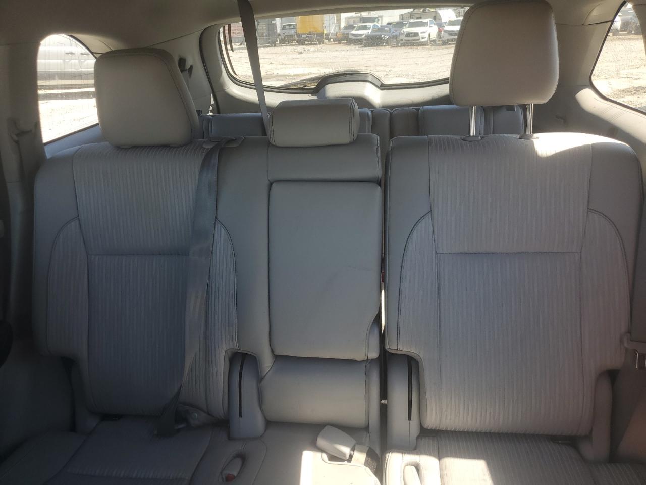 2018 TOYOTA HIGHLANDER LE photo 28