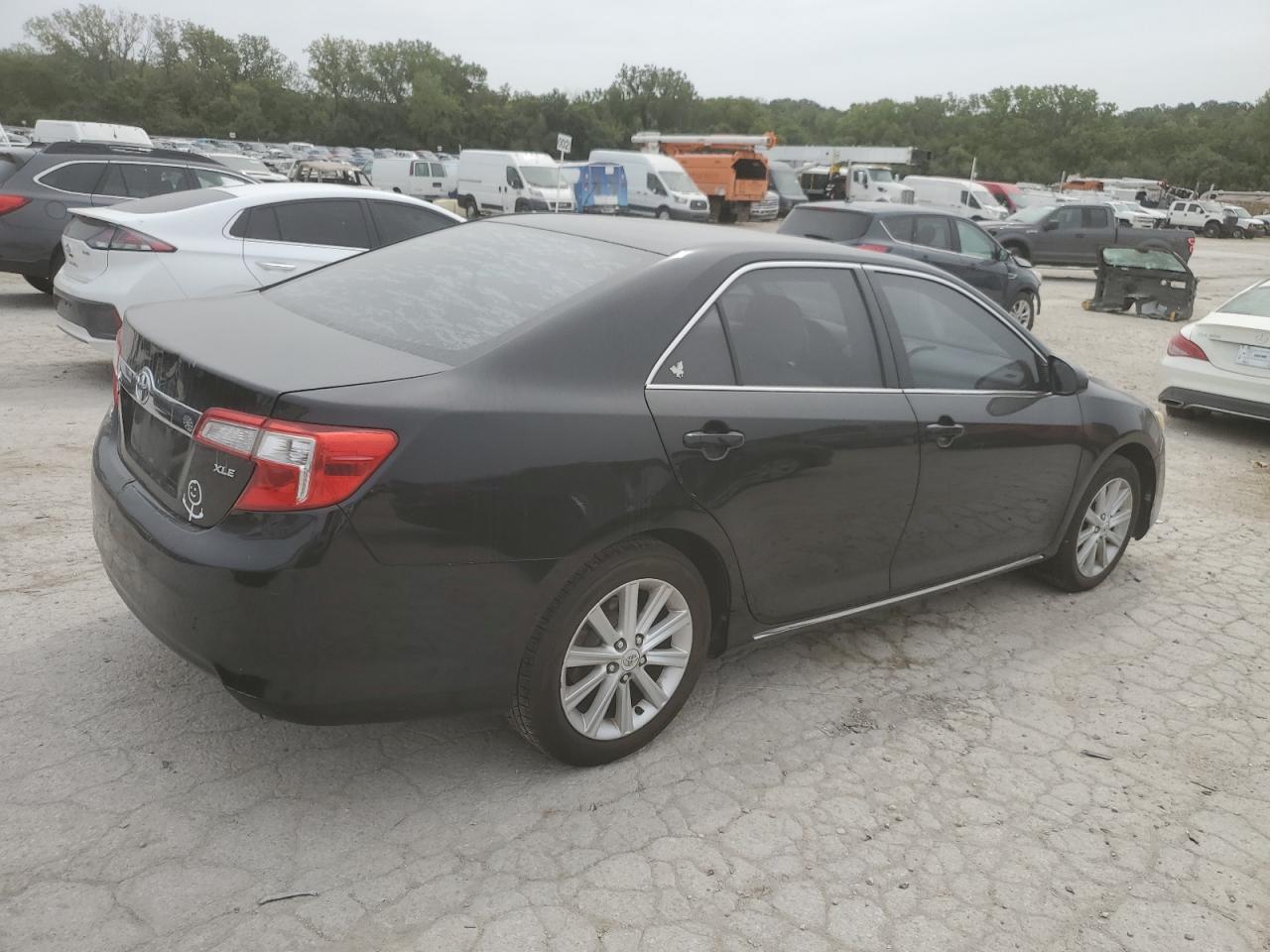 2012 TOYOTA CAMRY photo 3