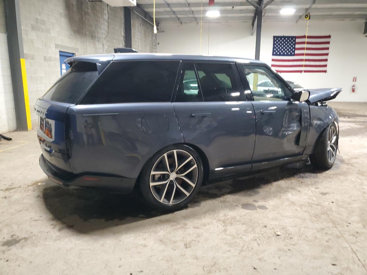 2025 LAND ROVER RANGE ROVER SE photo 3