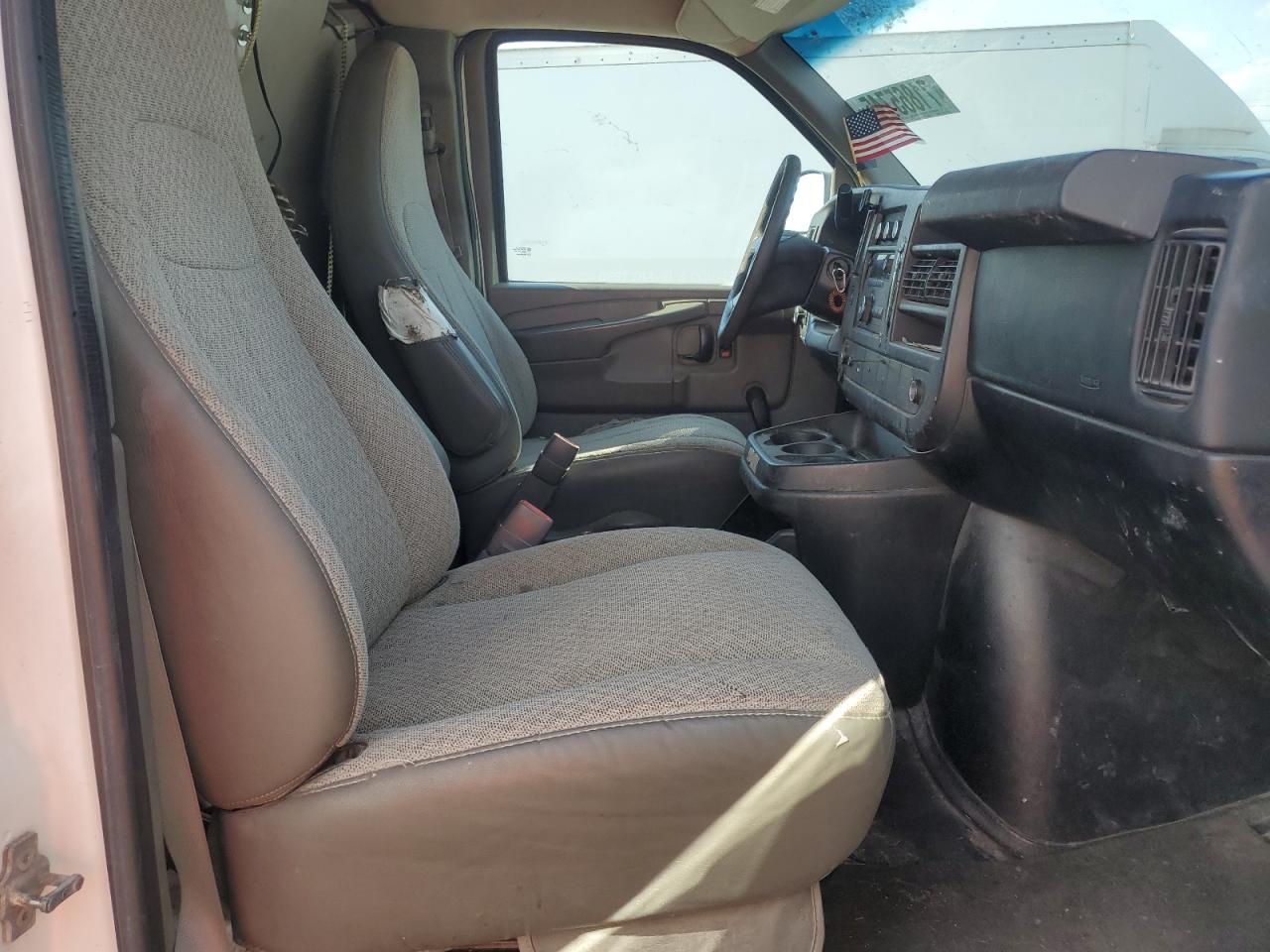 2012 GMC SAVANA G2500 photo 21