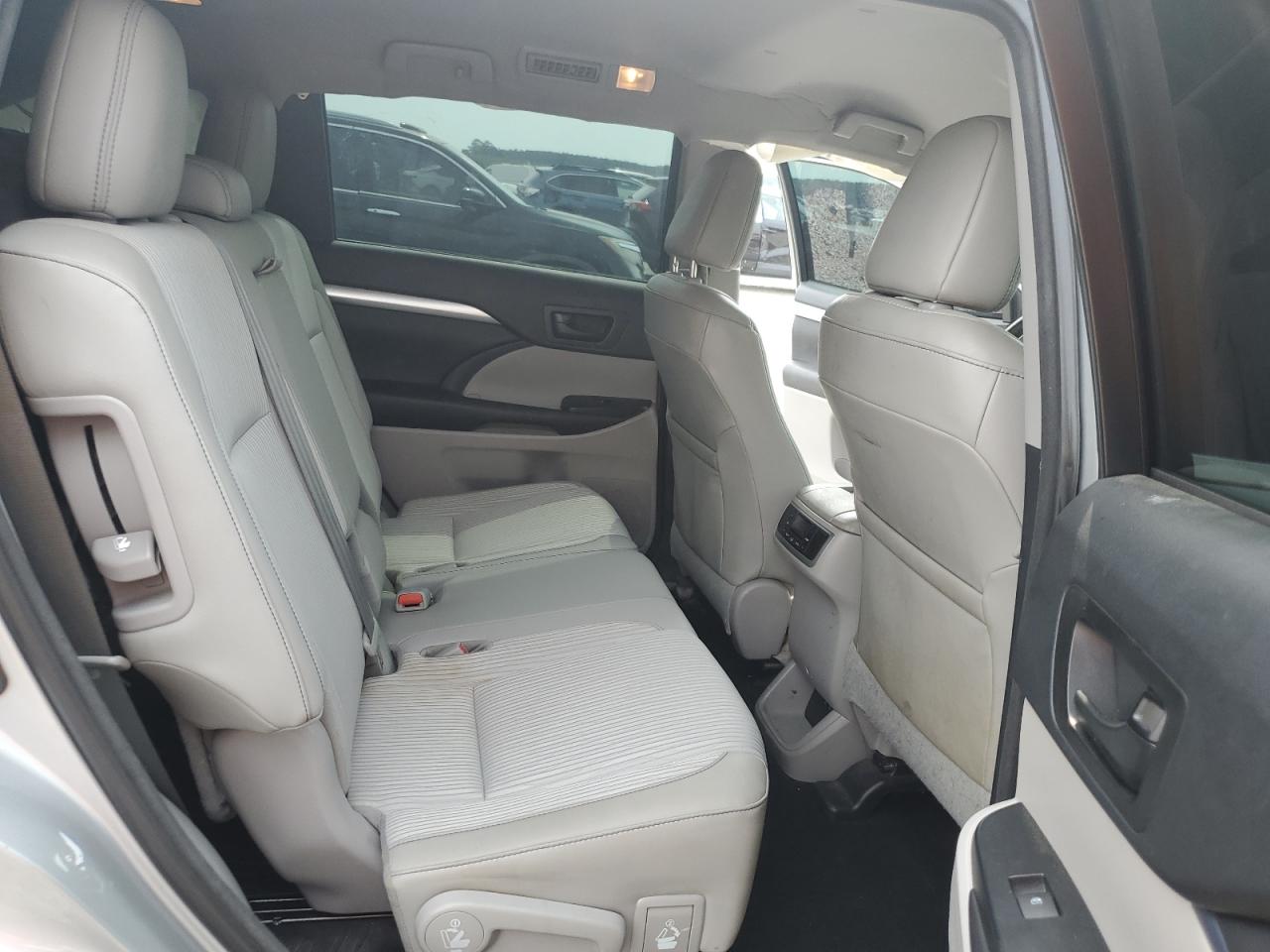 2017 TOYOTA HIGHLANDER LE PLUS photo 19