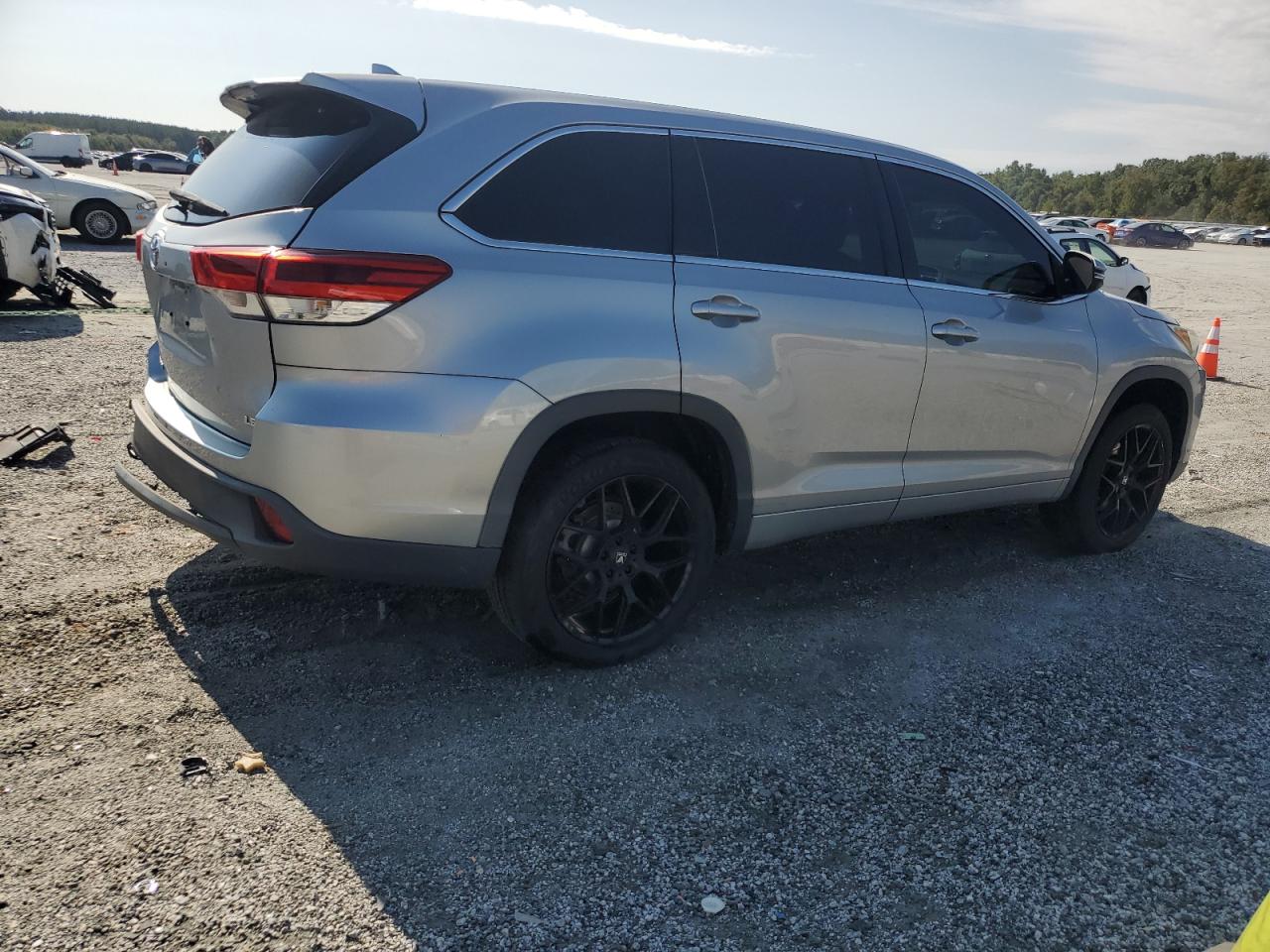 2017 TOYOTA HIGHLANDER LE PLUS photo 5