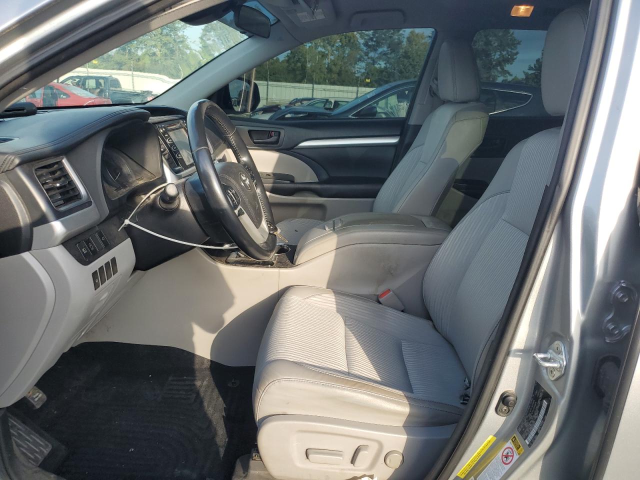 2017 TOYOTA HIGHLANDER LE PLUS photo 13
