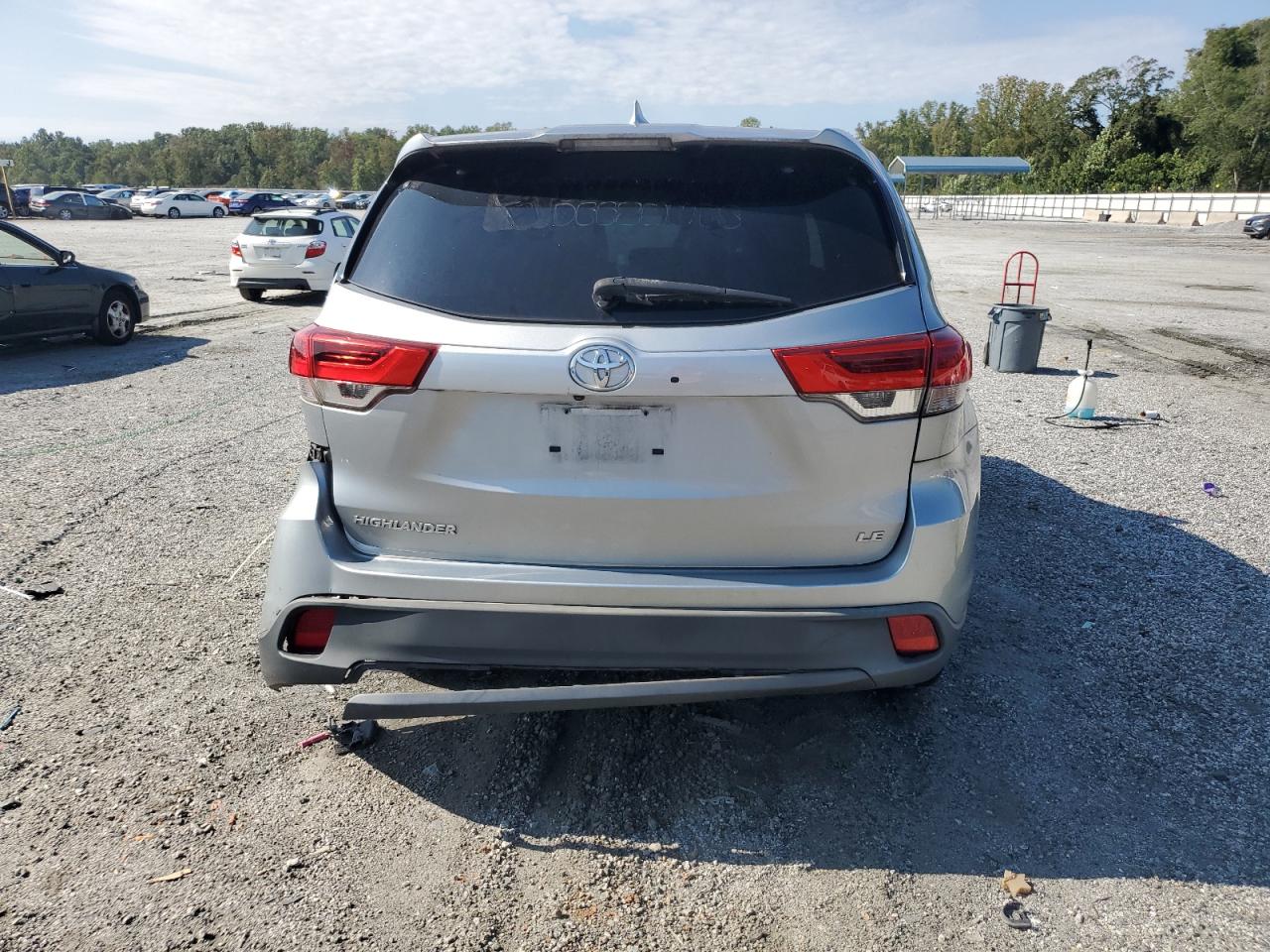 2017 TOYOTA HIGHLANDER LE PLUS photo 11