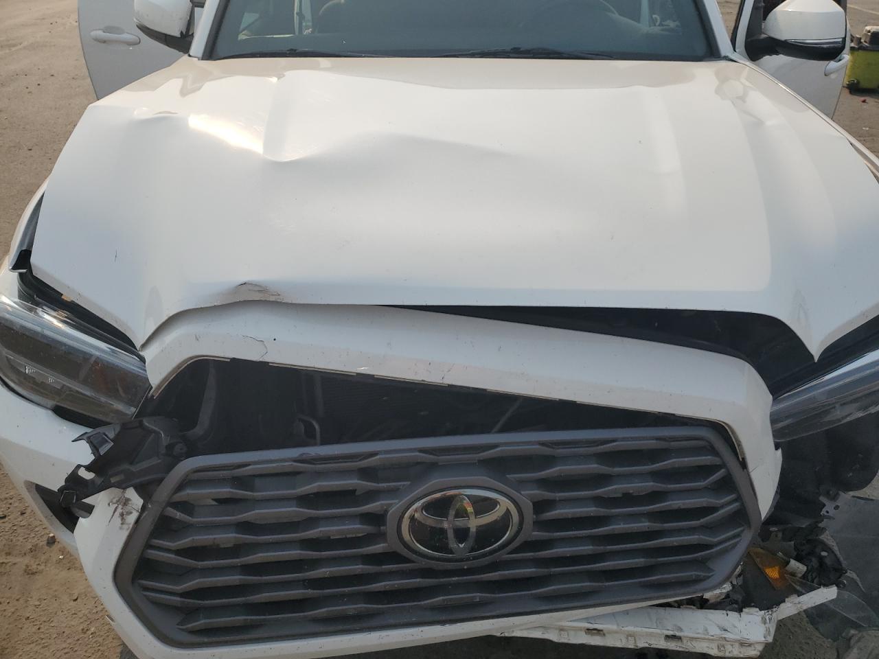 2022 TOYOTA TACOMA photo 11