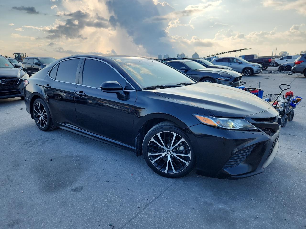 2020 TOYOTA CAMRY SE photo 4