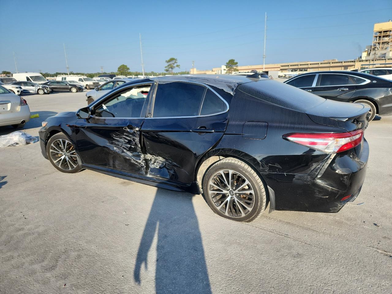 2020 TOYOTA CAMRY SE photo 2