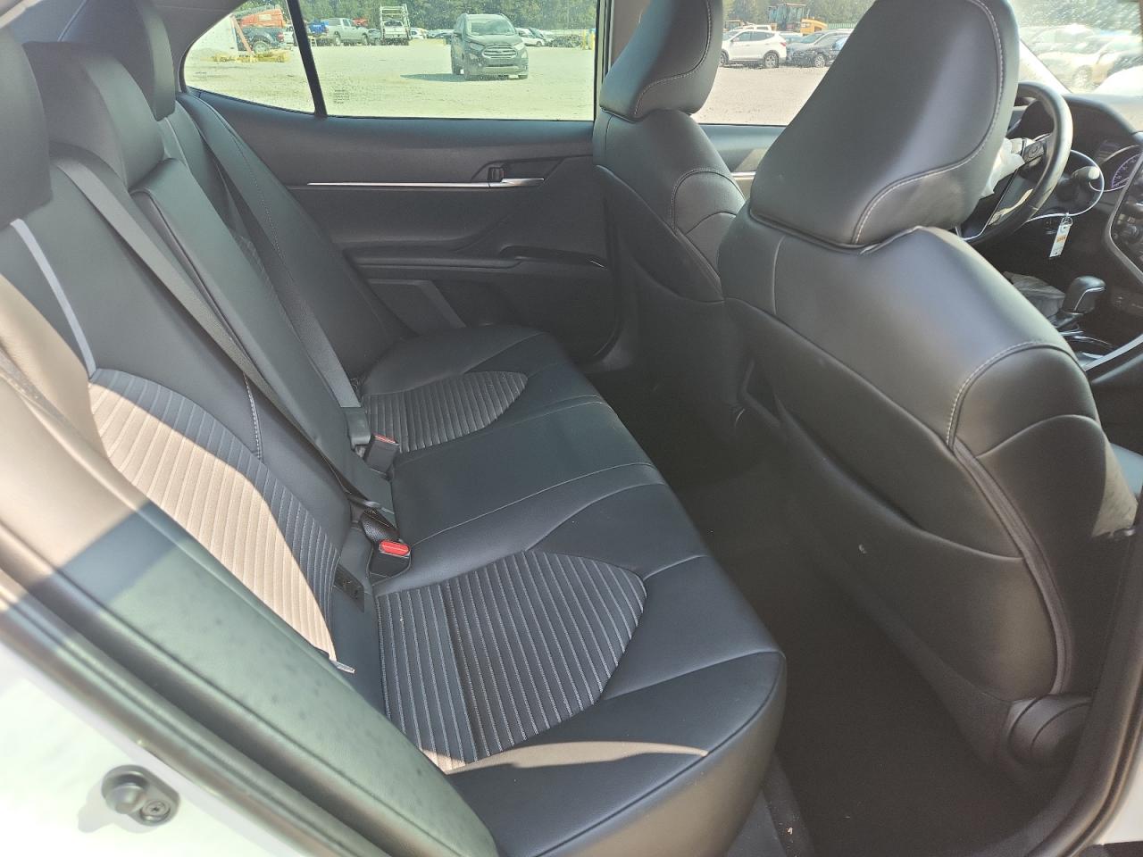 2018 TOYOTA CAMRY SE photo 10