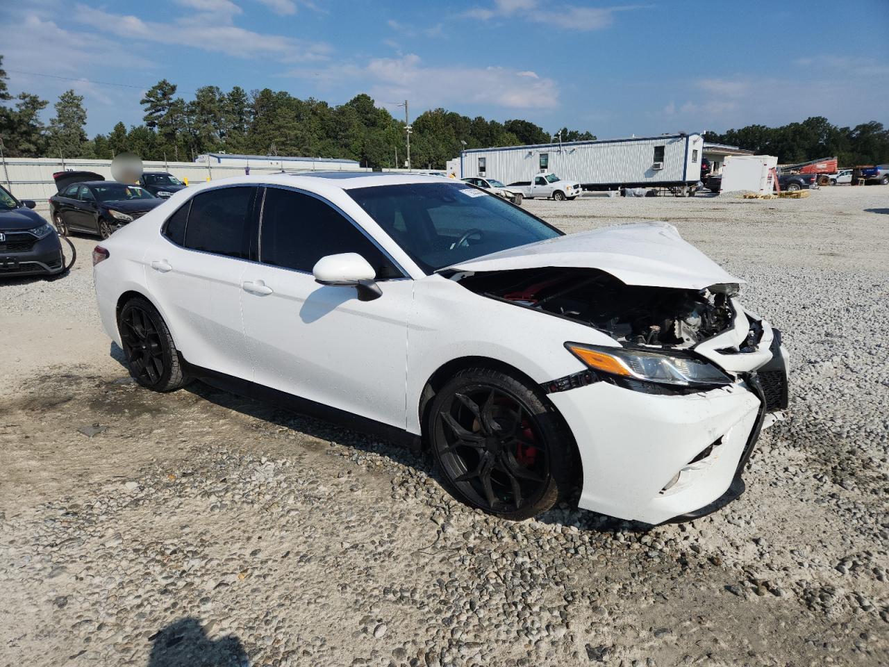 2018 TOYOTA CAMRY SE photo 4