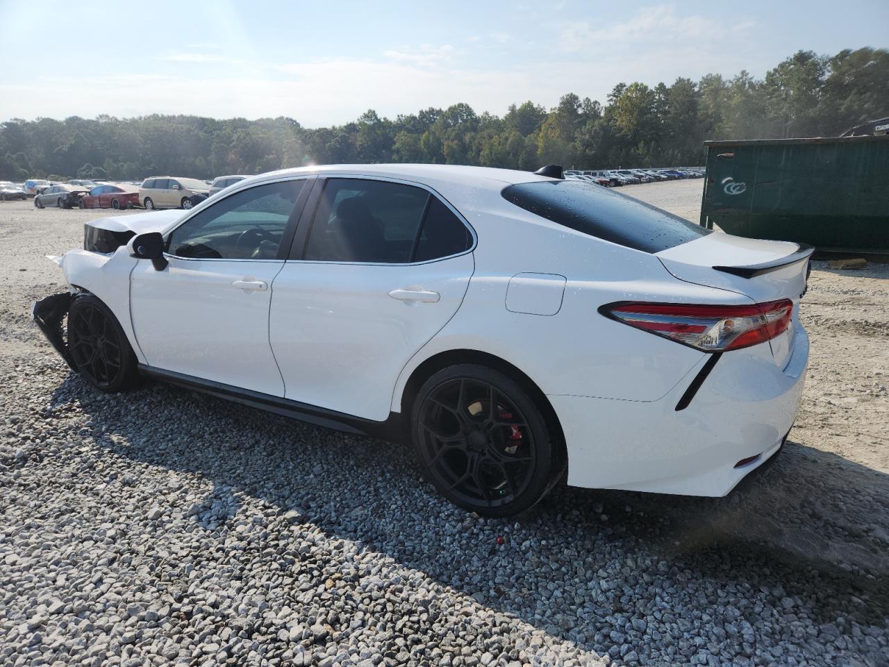 2018 TOYOTA CAMRY SE photo 2