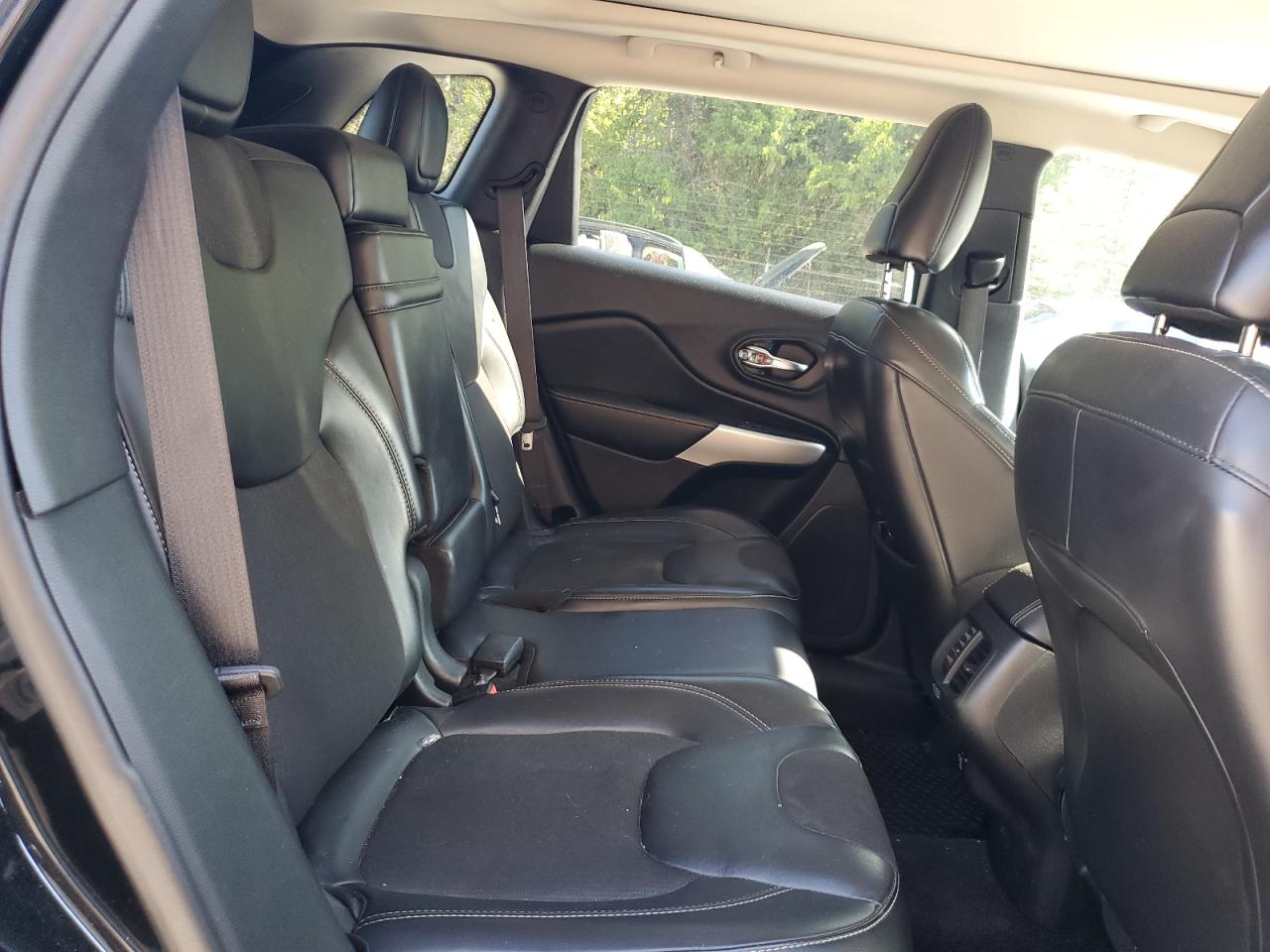 2018 JEEP CHEROKEE photo 11