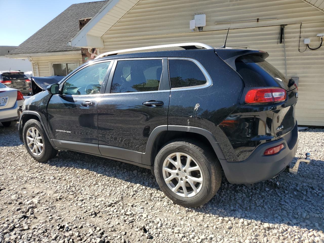 2018 JEEP CHEROKEE photo 2