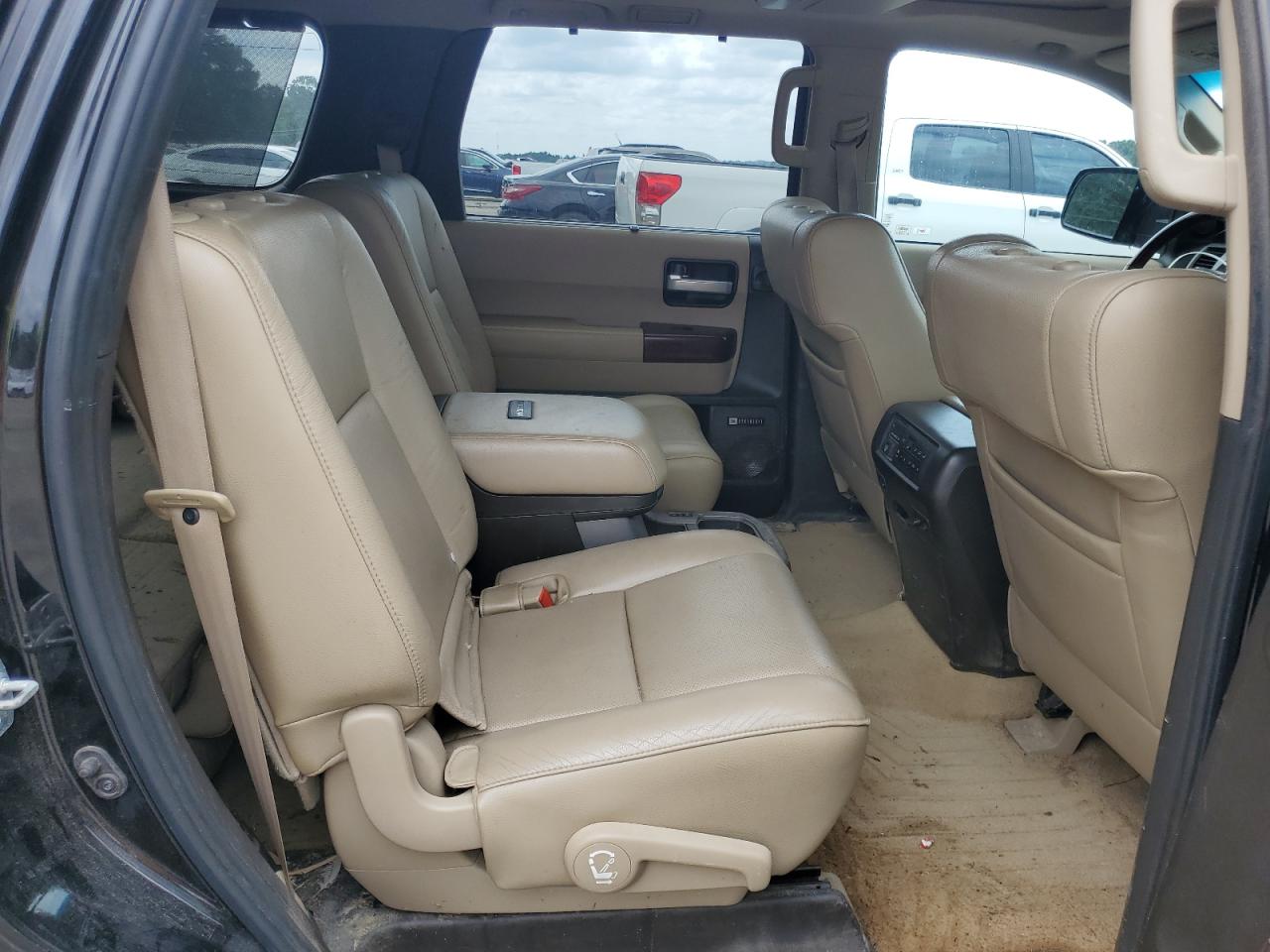 2011 TOYOTA SEQUOIA PLATINUM photo 21