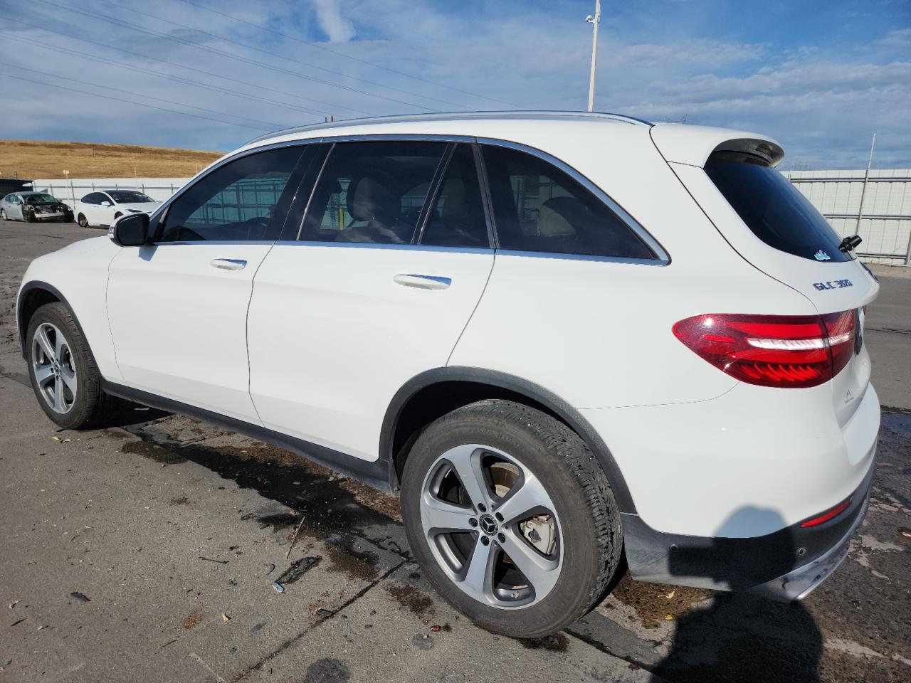 2017 MERCEDES-BENZ GLC 300 4MATIC photo 2