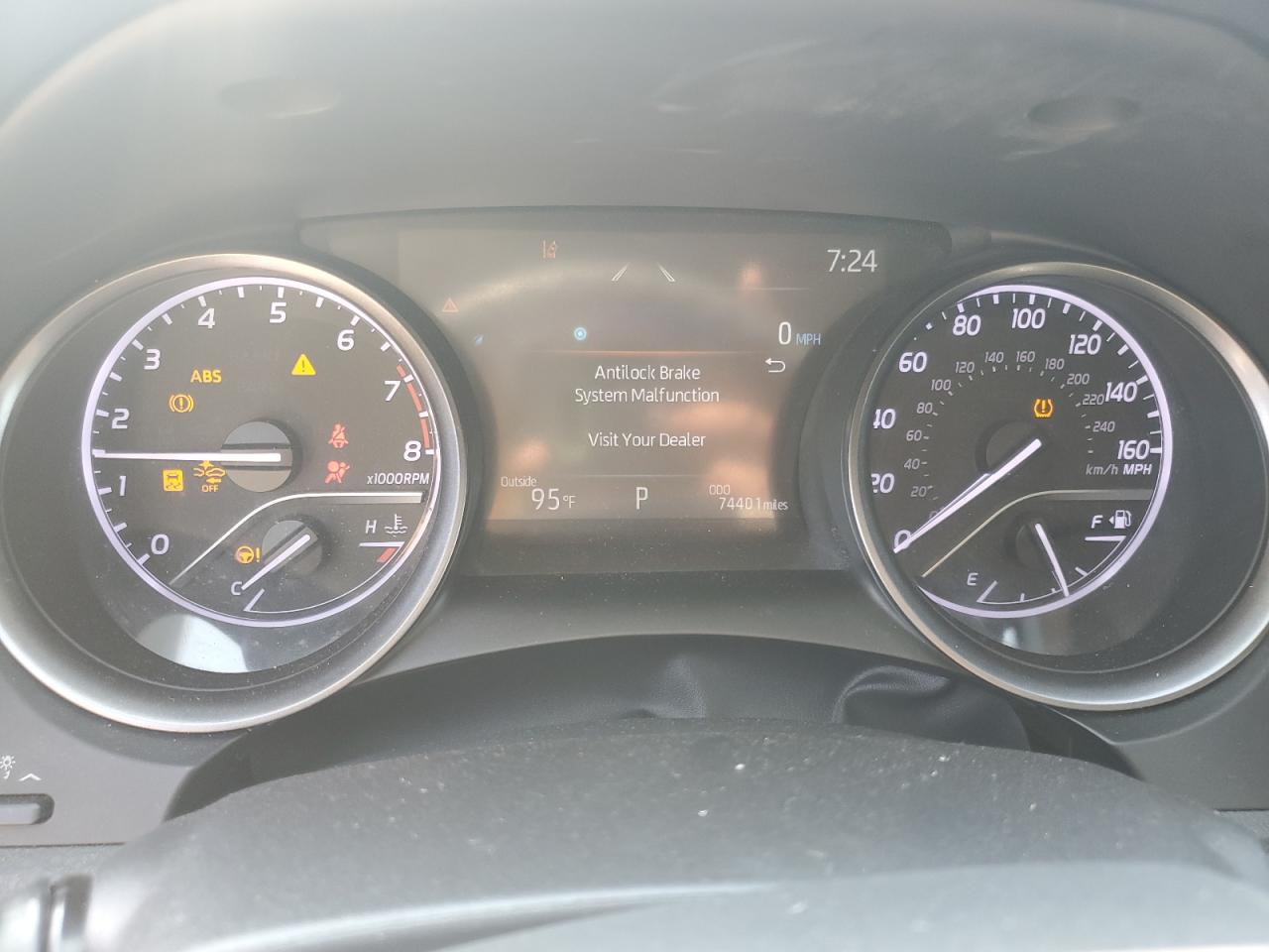 2021 TOYOTA CAMRY LE photo 25