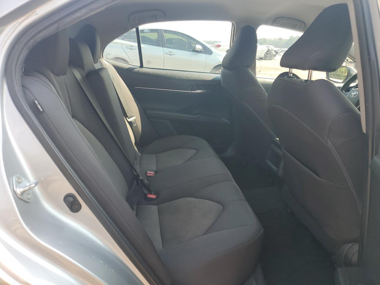 2021 TOYOTA CAMRY LE photo 28