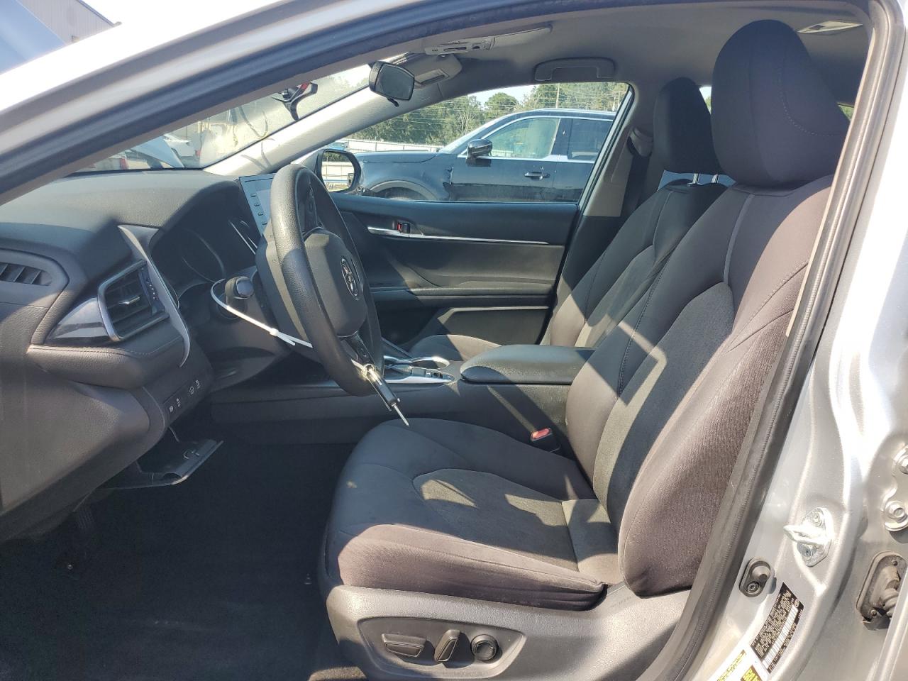 2021 TOYOTA CAMRY LE photo 19