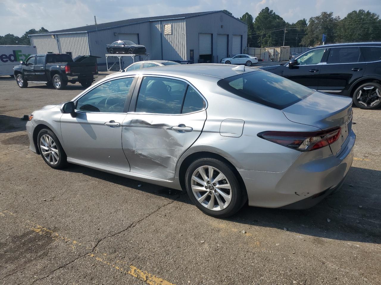 2021 TOYOTA CAMRY LE photo 4