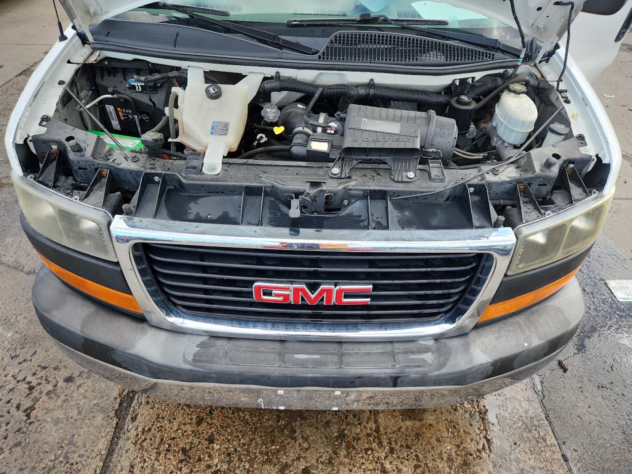 2012 GMC SAVANA G2500 photo 23