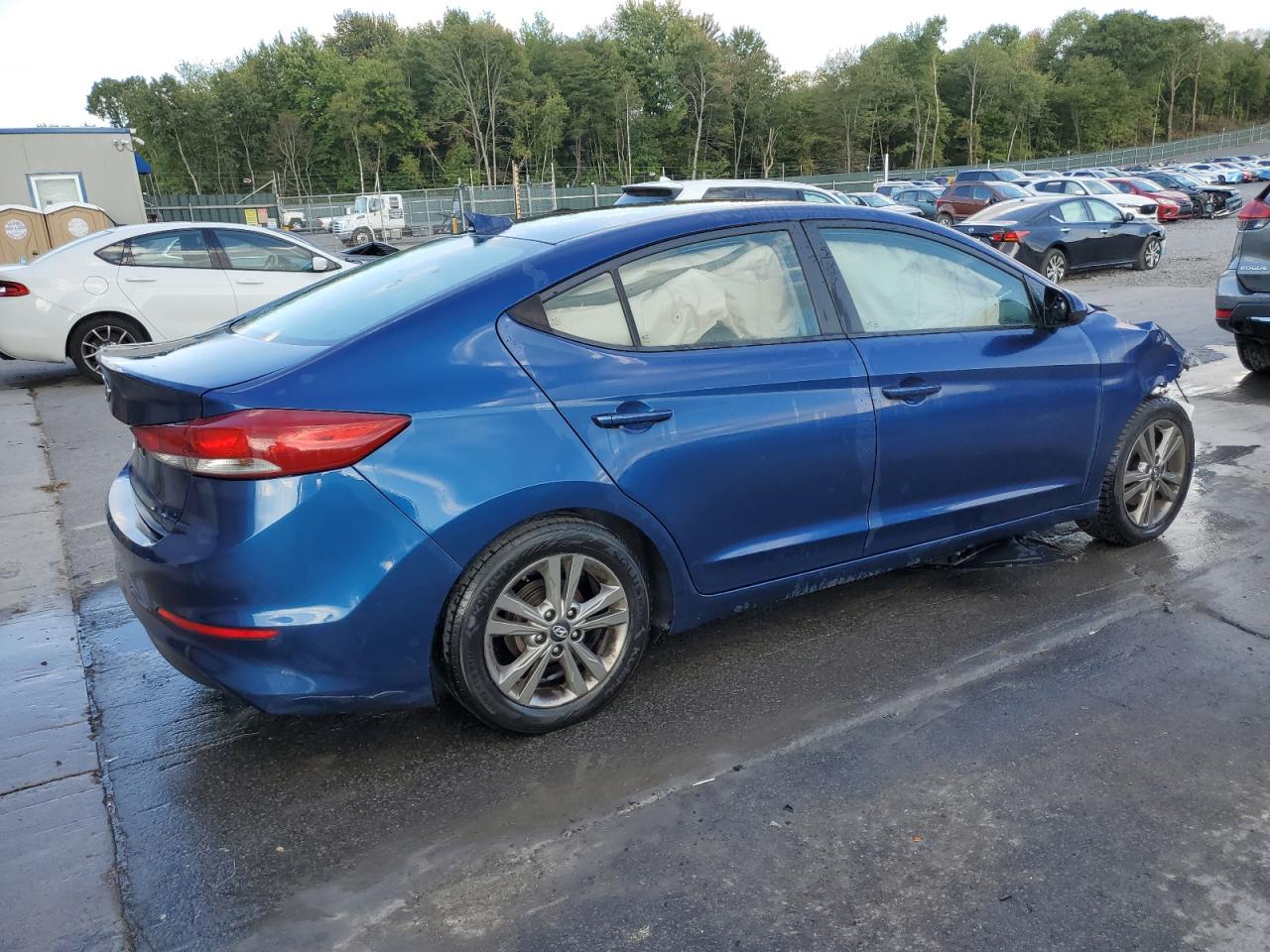 2017 HYUNDAI ELANTRA photo 3