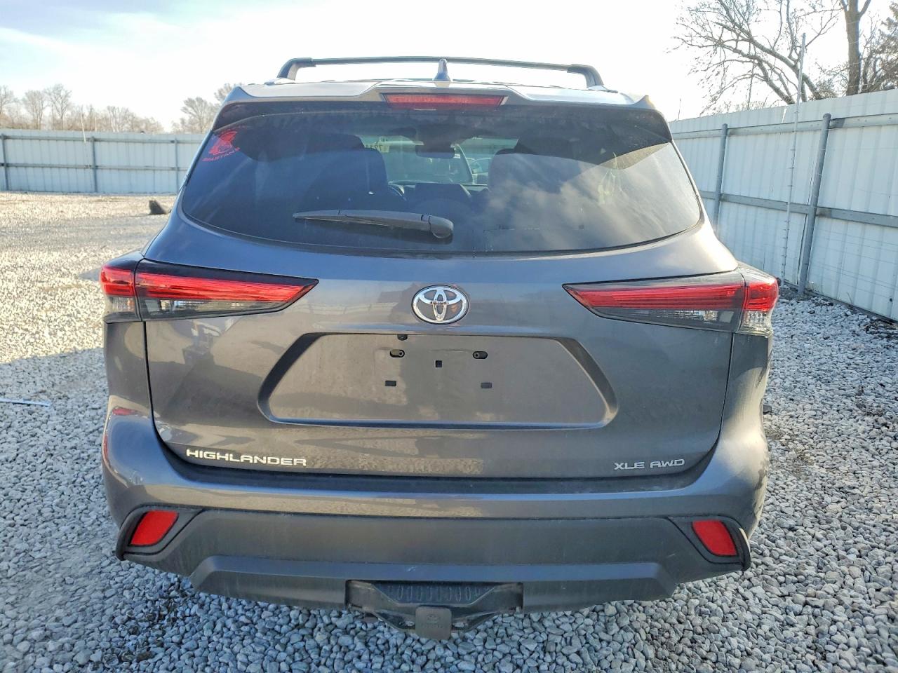 2021 TOYOTA HIGHLANDER XLE photo 11