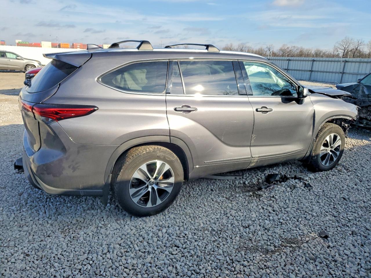 2021 TOYOTA HIGHLANDER XLE photo 5