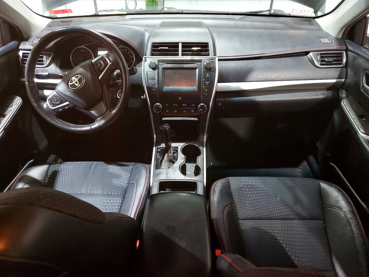 2015 TOYOTA CAMRY LE photo 8