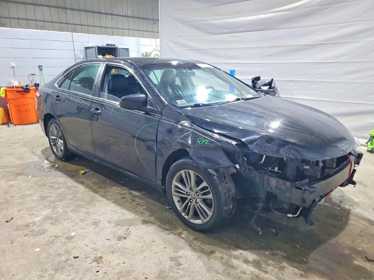 2015 TOYOTA CAMRY LE photo 4