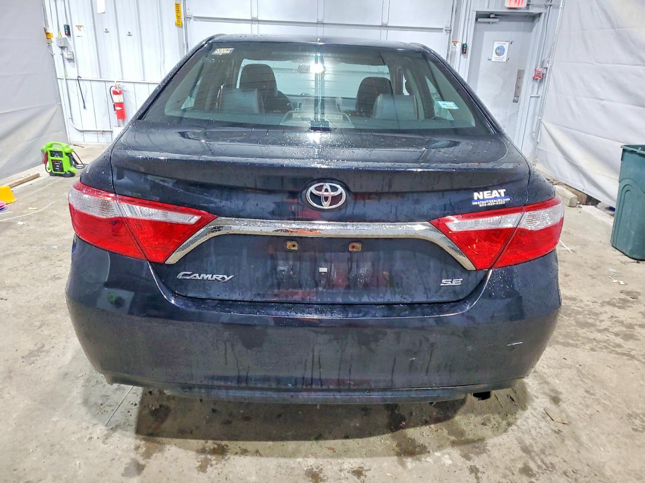 2015 TOYOTA CAMRY LE photo 6