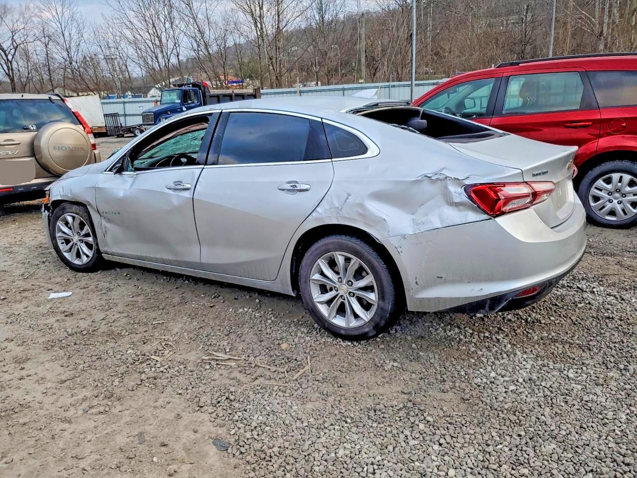 2022 CHEVROLET MALIBU LT photo 2