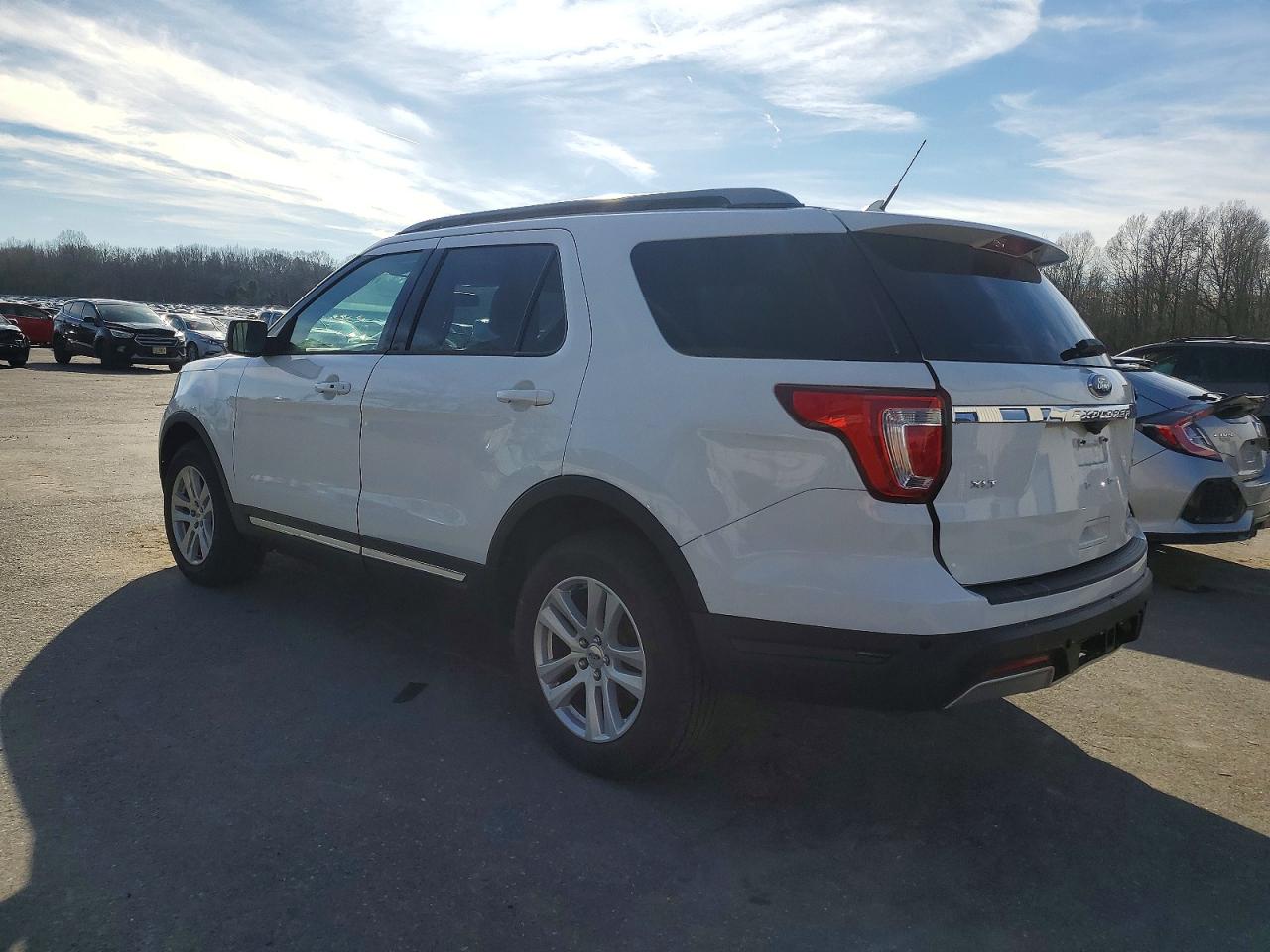 2019 FORD EXPLORER XLT photo 4
