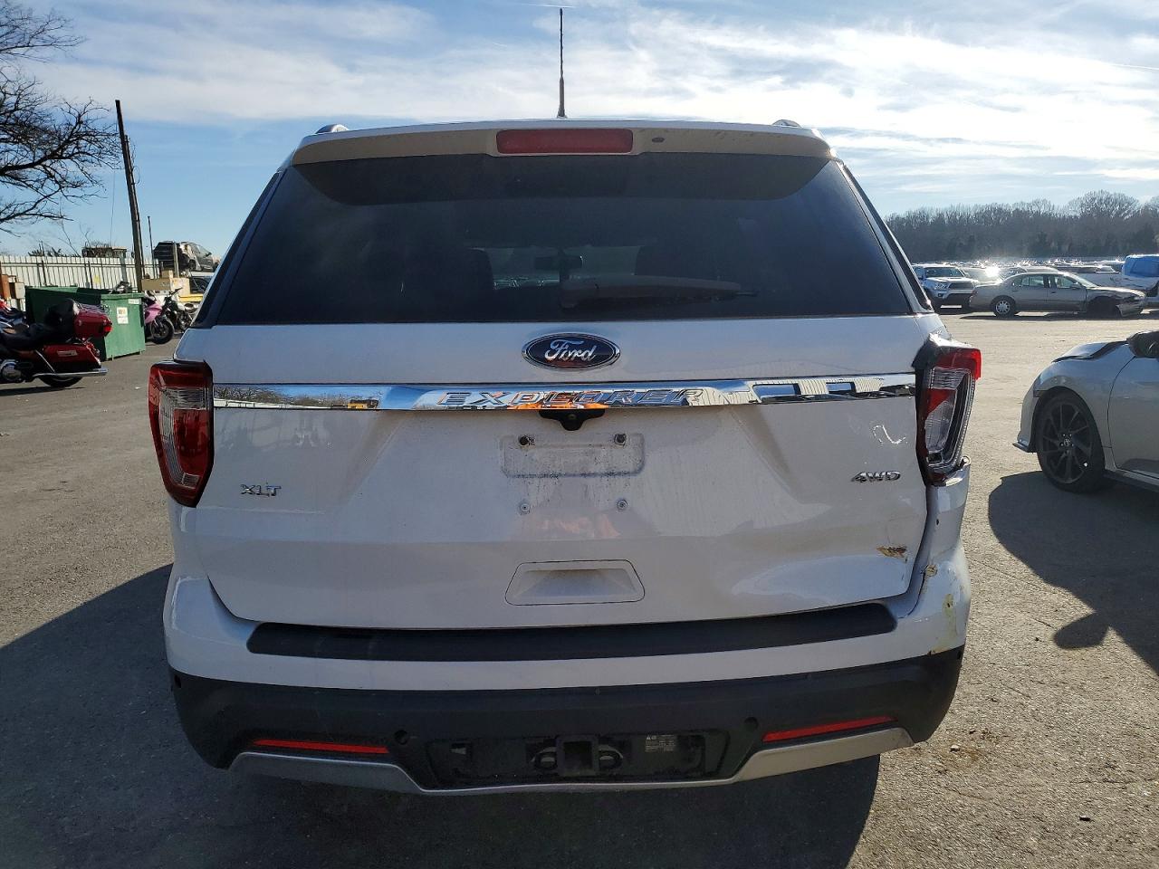 2019 FORD EXPLORER XLT photo 16