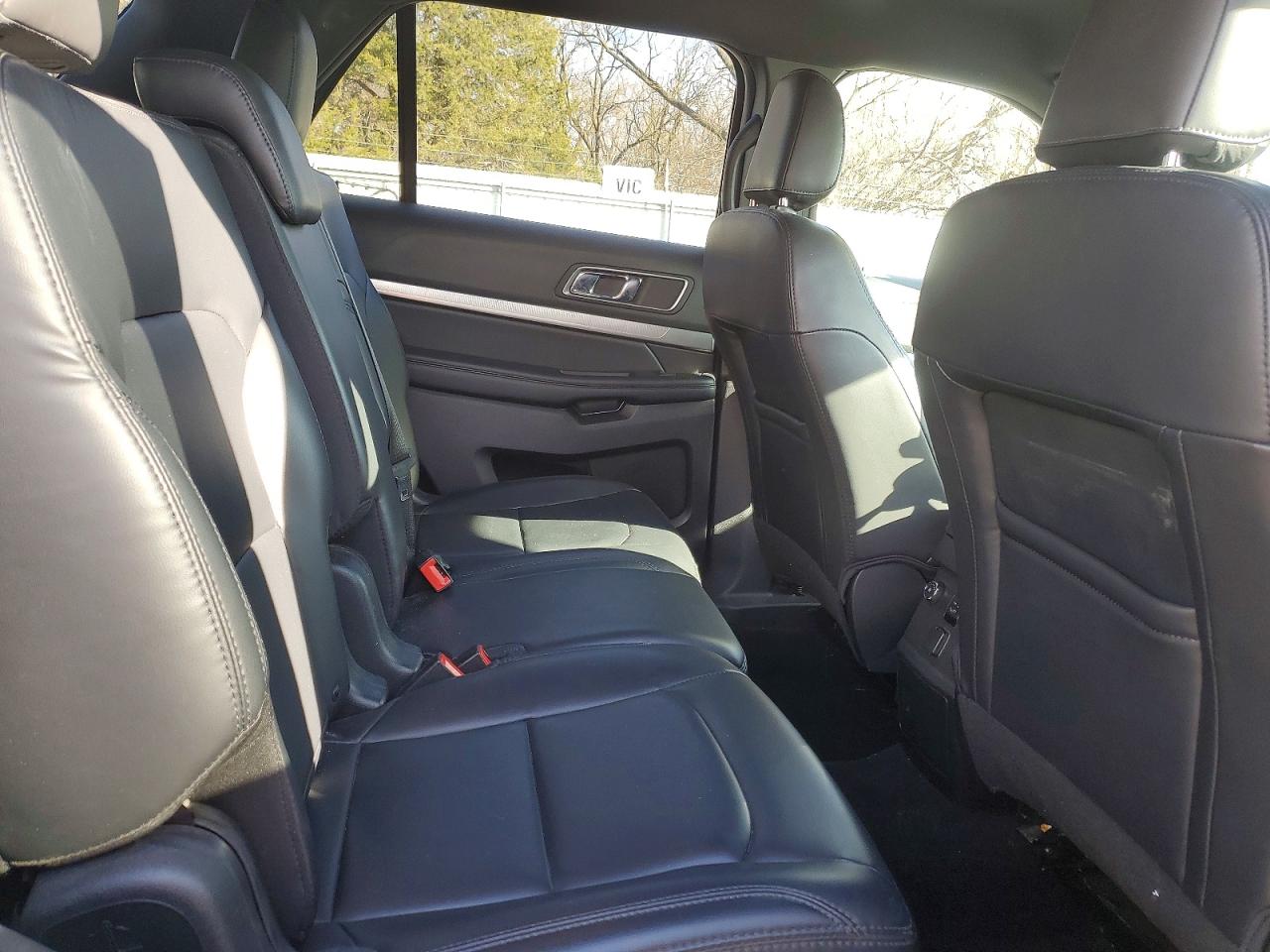 2019 FORD EXPLORER XLT photo 31